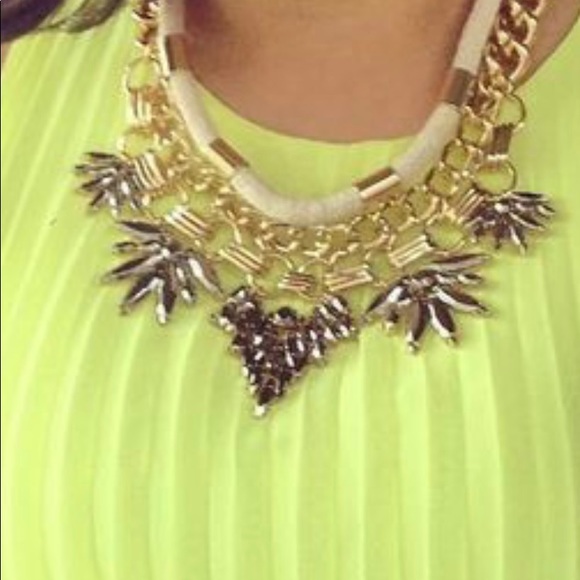 BCBG Statement necklace - Picture 2 of 2
